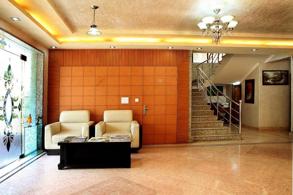 ניו דלהי Indira International Inn מראה חיצוני תמונה