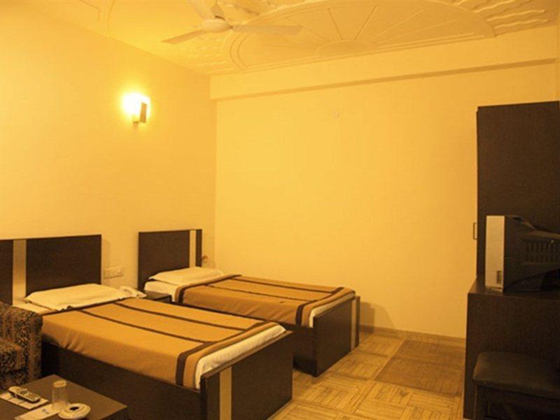 ניו דלהי Indira International Inn מראה חיצוני תמונה